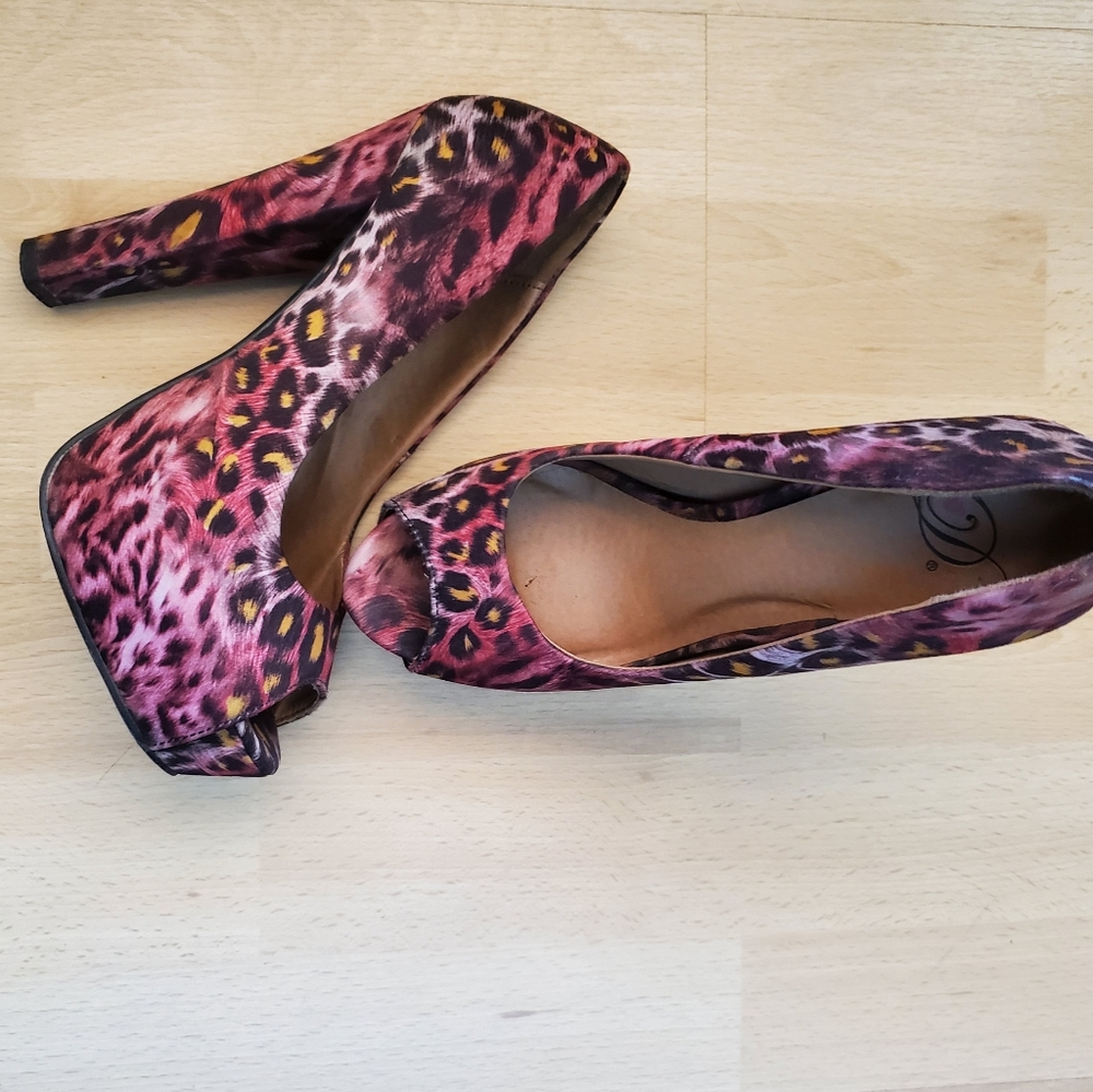 Pink Leopard Print Platform Pumps - image 3